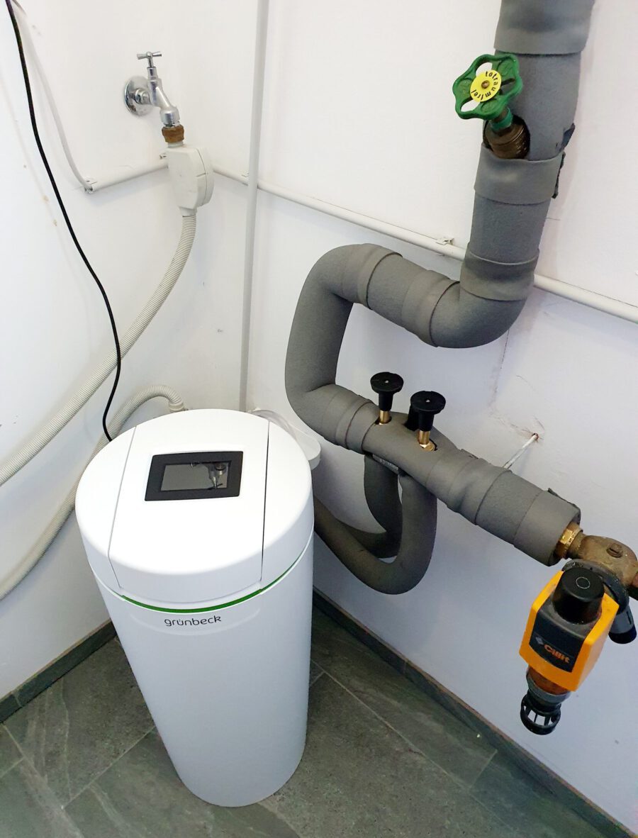 Außeneinheit einer modernen Wärmepumpenanlage